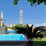 Δωμάτια σε οικογενειακή κατοικία Karla *