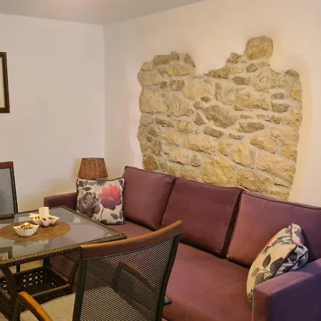 Karla Homestay szállás *