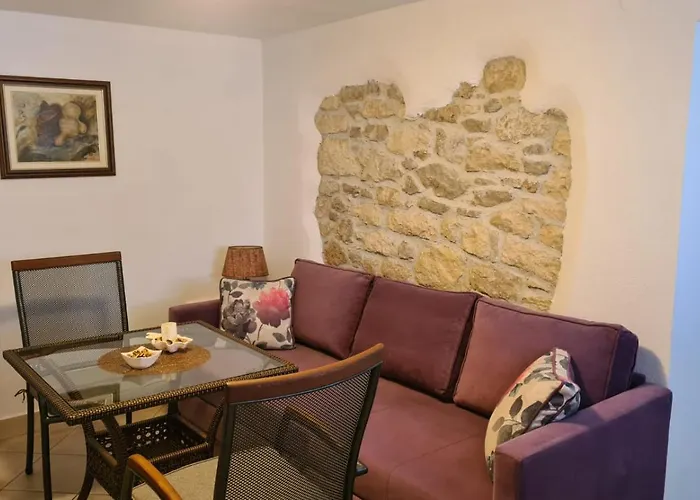 Karla Homestay szállás *